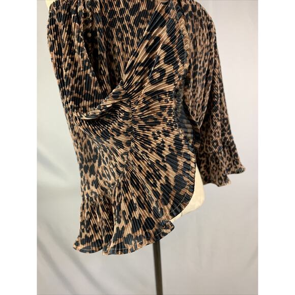 Large She + Sky Women's Pleated Animal Print New Crop Top Off Shoulder - Picture 5 of 8